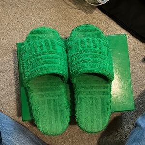 Bottega Veneta Green resort sponge sandels